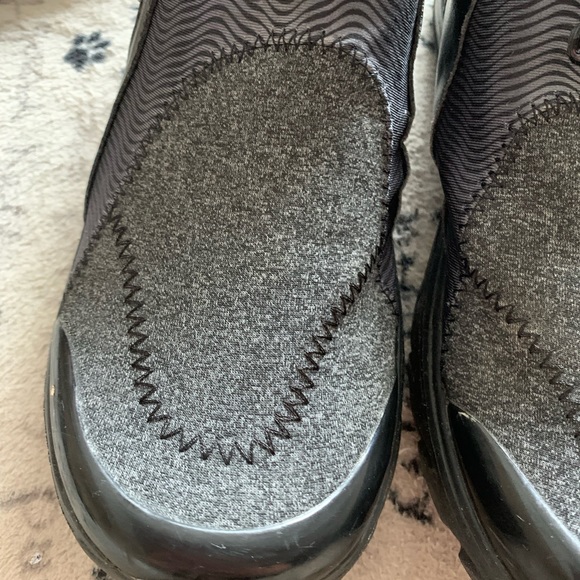 BZEES woman’s black / grey  shoes size 9.5 - Picture 3 of 14